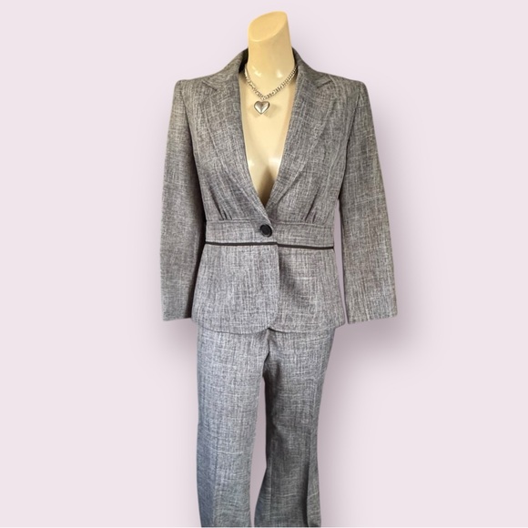 VTG Y2K Women’s Gray Pantsuit Blazer Set, Y2K Office Siren Core, Corp. Baddie - Picture 2 of 16